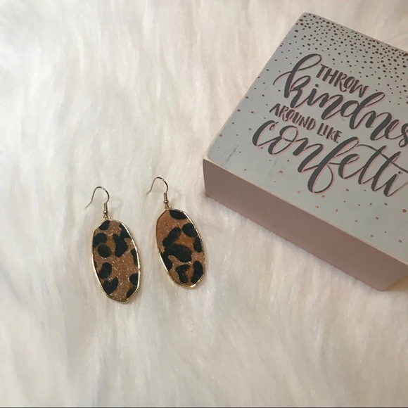 NWT Oval Shaped Leopard Earrings - Picture 3 of 5